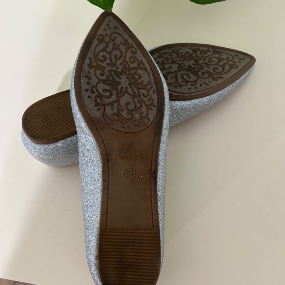 Women’s Silver Glitter Ballet Flats size 5.5 - Picture 4 of 4